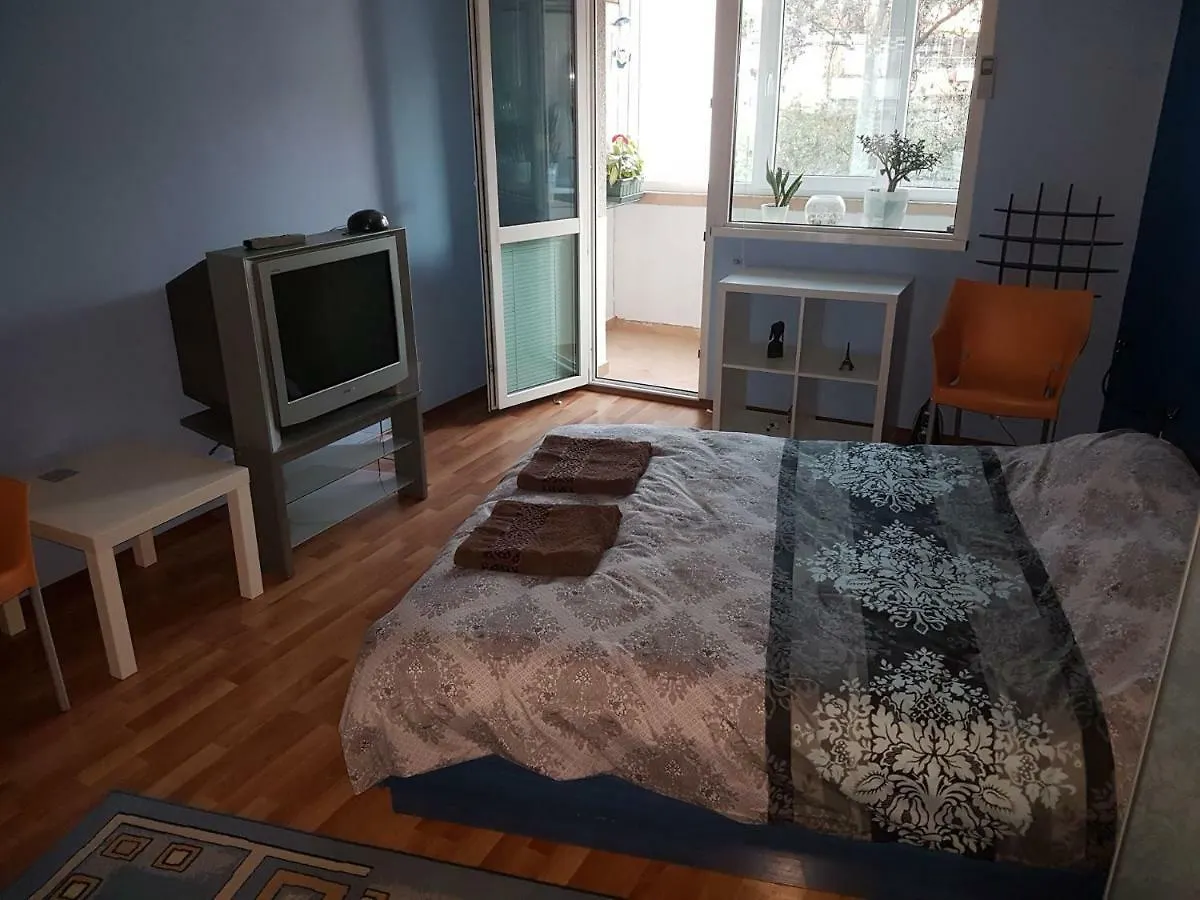 Blue Room Sofia 0*,